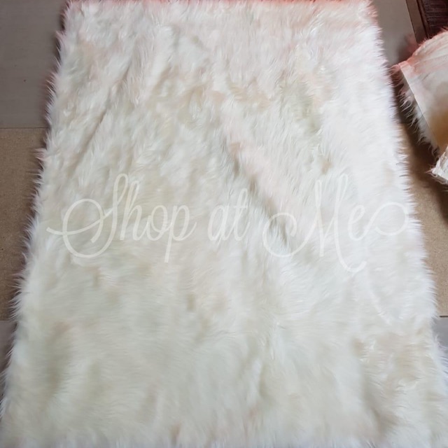 Alas Foto Bulu Putih Premium