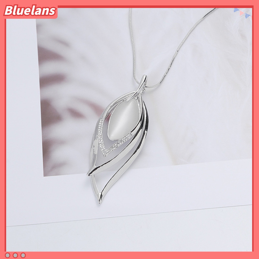 Kalung Rantai Panjang Desain Daun Opal Model Hollow Untuk Wanita