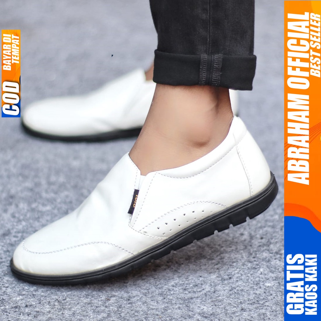 Sepatu Slip on Pria Santai Casual Formal Kulit Syntetic Kerja Kantor Kuliah Kondangan Hitam Keren Terbaru