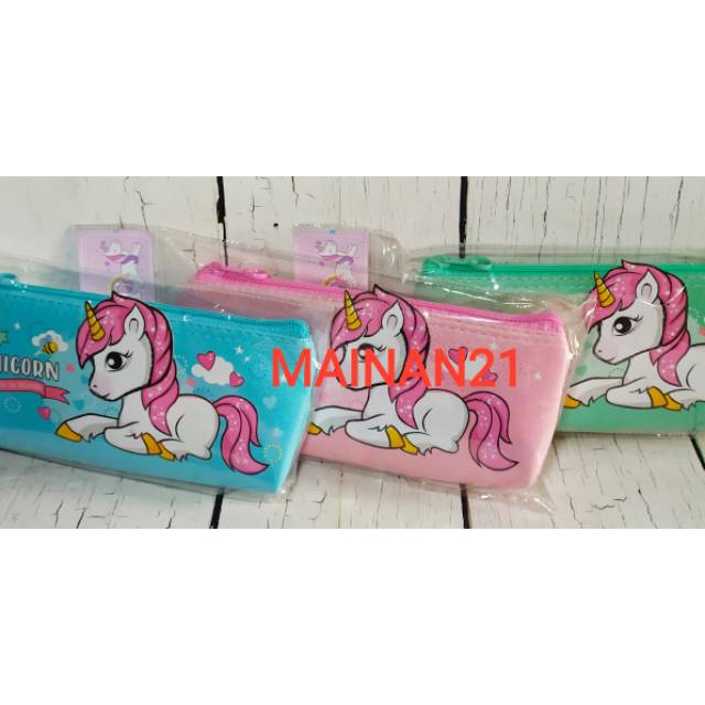 

Tempat Pensil Canvas Unicorn