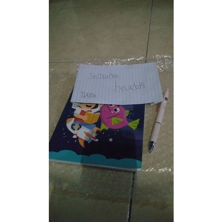 

buku (1pcs ) +pulpen random