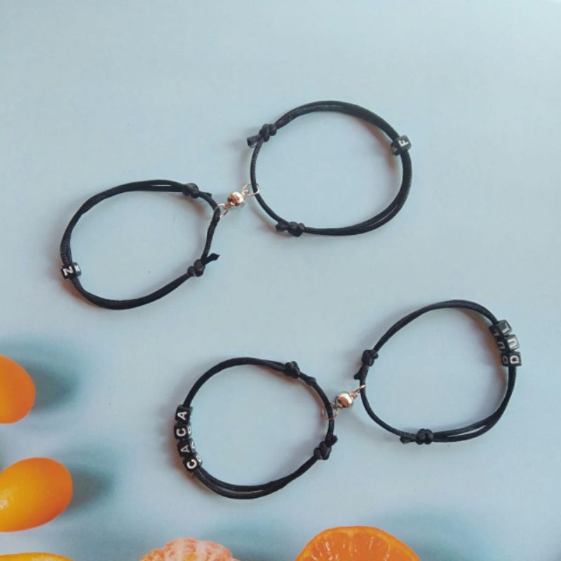 Gelang Couple Magnet Hitam Pasangan Sabahat Inisial Huruf Nama