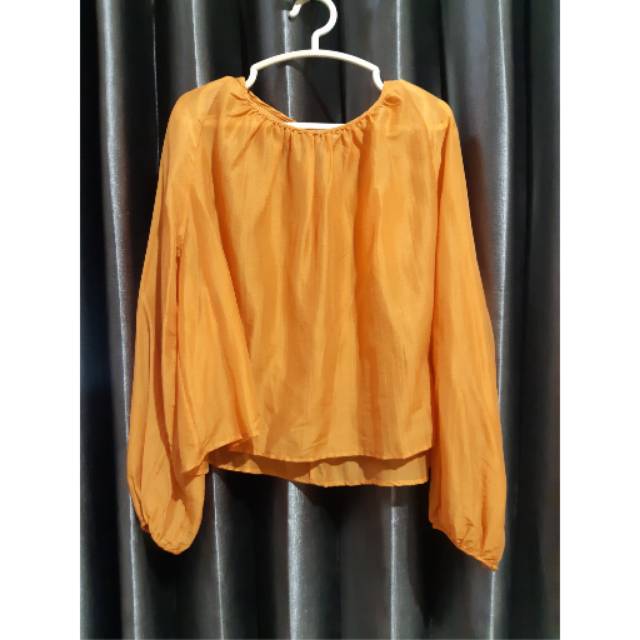 Preloved - Blouse Uniqlo Hana Tajima