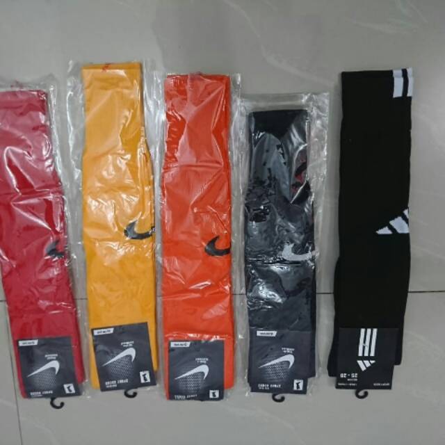 Kaos kaki panjang nike