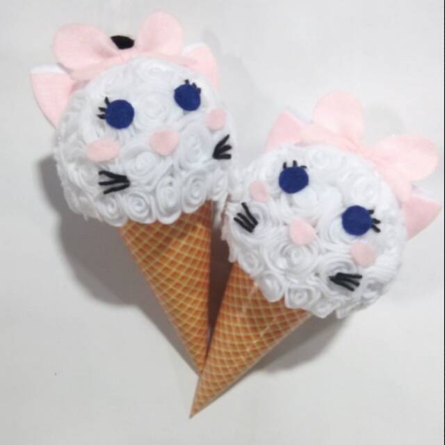 

Buket bunga ice cream karakter kucing marrie