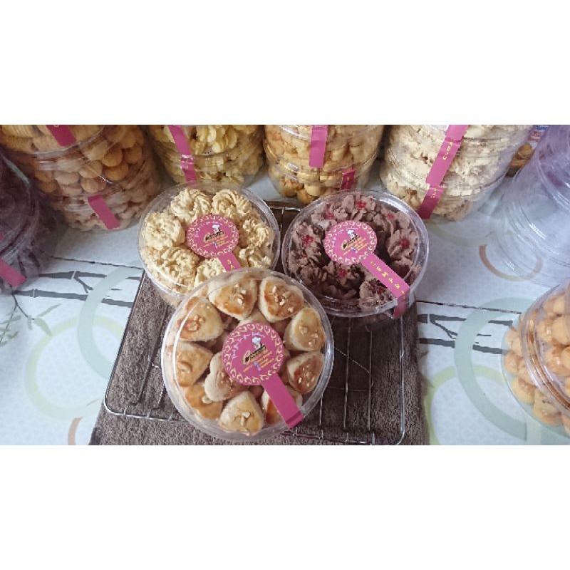 

Kue Kacang bentuk Hati