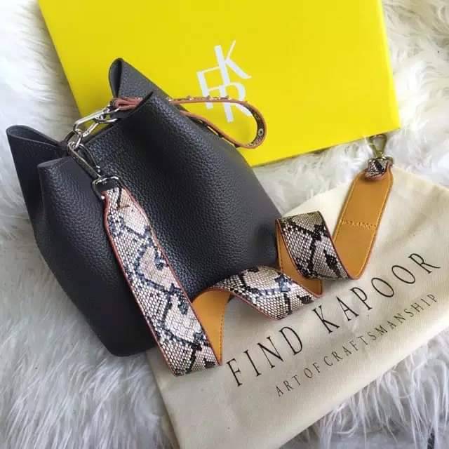 Tas Slempang Find Kapoor