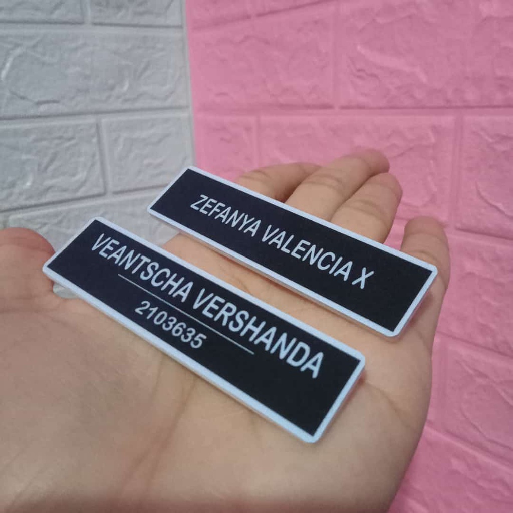 

Nametag Akrilik PVC Nama Dada Tanpa Resin