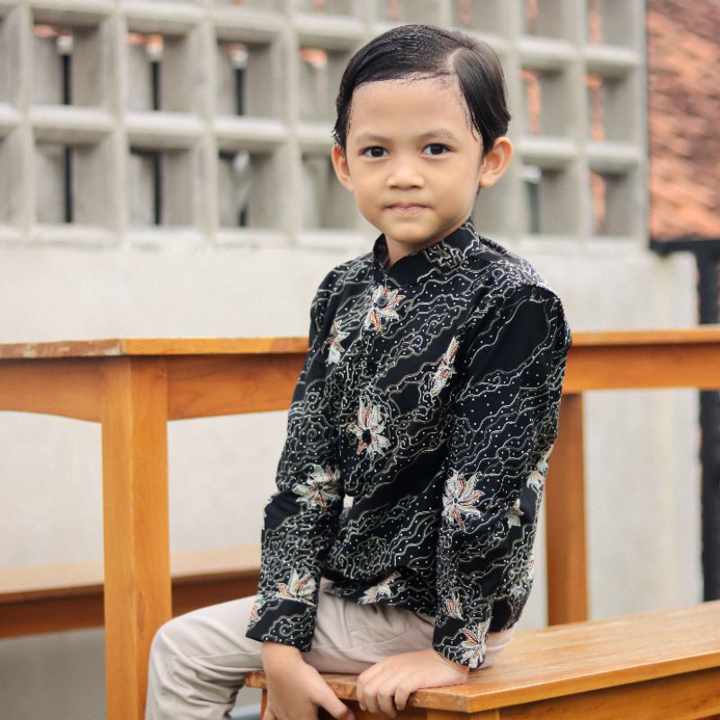 BatikBule Kemeja Batik Anak hitamHijau dan Navy slimfit