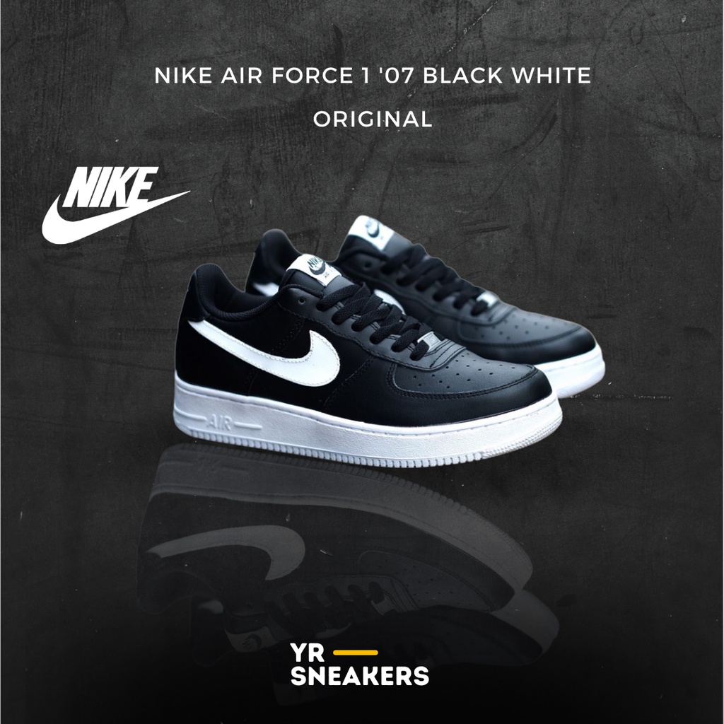 Sepatu Sneakers Pria Nike Air Force 1 '07 Black White Original