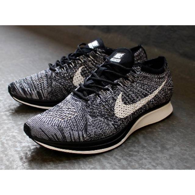 nike flyknit racer oreo