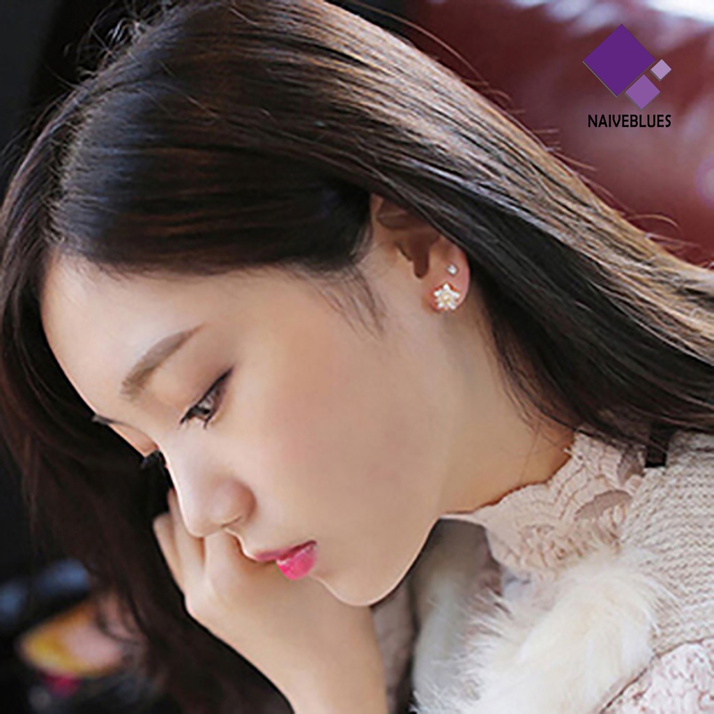 1 Pasang Anting Bentuk Kepingan Salju Aksen Berlian Imitasi Untuk Wanita