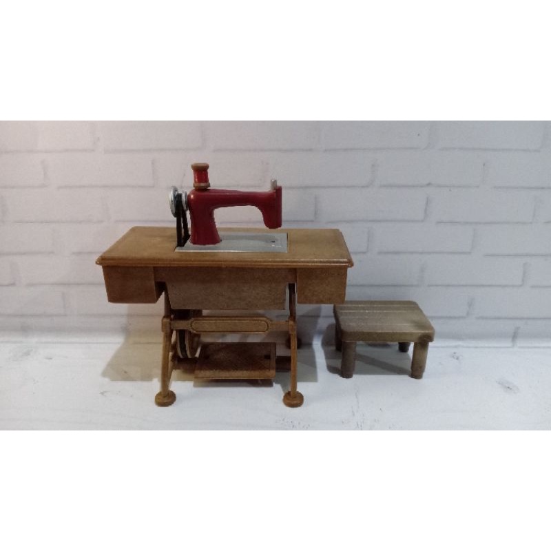 Sylvanian Sewing Machine Dress Maker