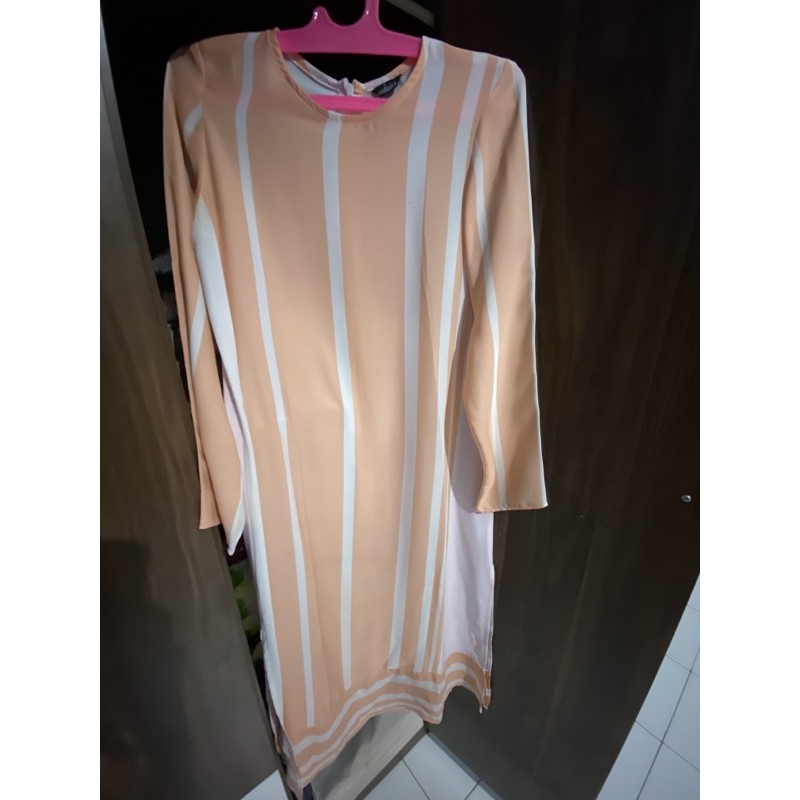 PRELOVED tunik moshaict