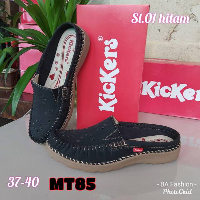 Sepatu kickers wanita