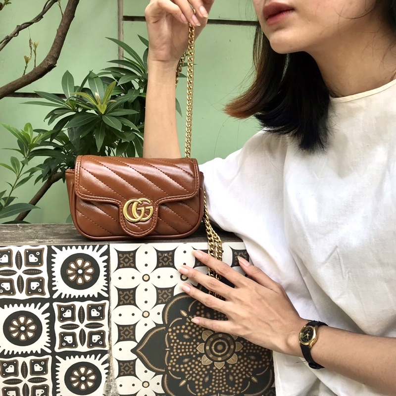 GUCCI                                                     marmont matelassé super mini in brown     