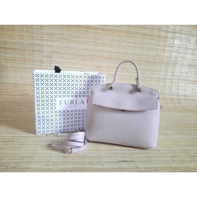 Preloved Furla Piper
