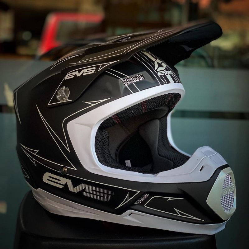 Helm EVS T5 2021 Rare Edition - Hitam Doff