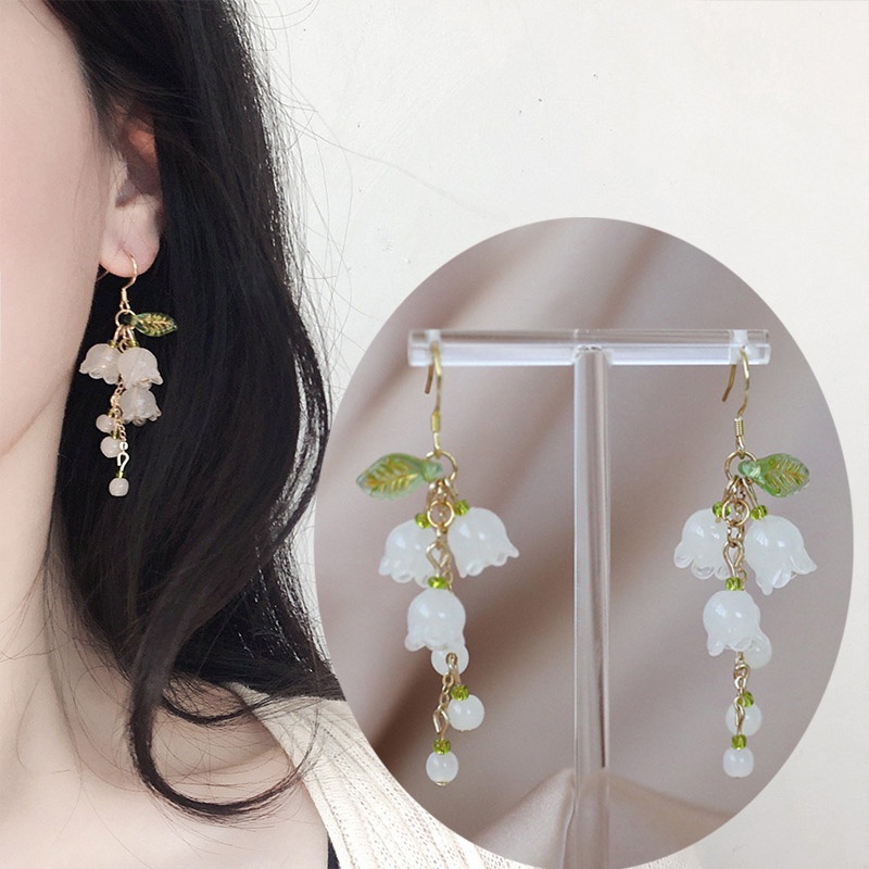 Anting Tusuk Gantung Temperament Desain Bunga Lily Warna Putih Gaya Elegan Untuk Wanita