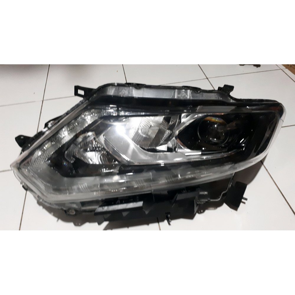 Headlamp Lampu Depan Nissan X-Trail Xtrail T32