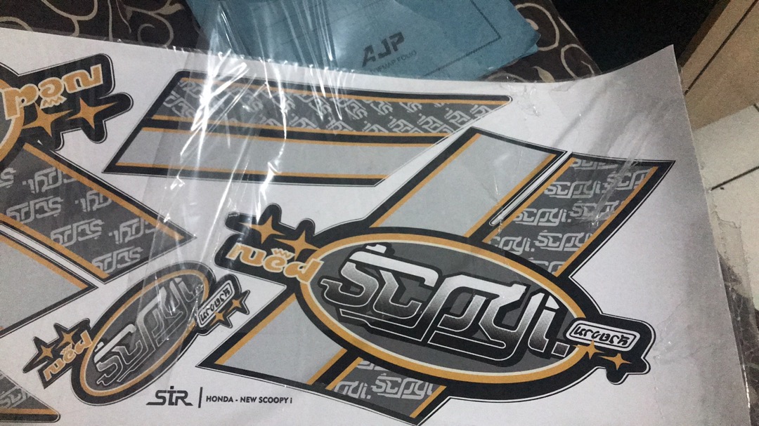 Stiker motor  Decal Striping Variasi  Sticker Striping 
