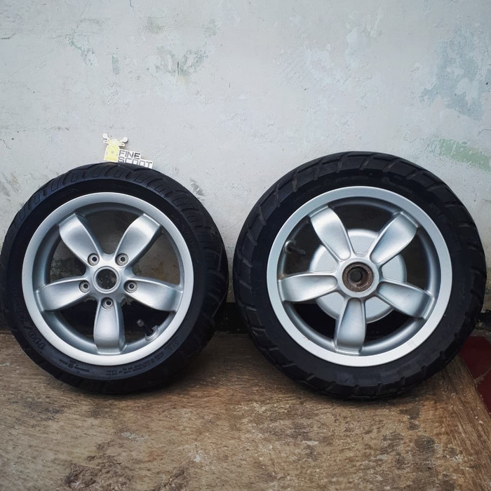 Velg Vespa Primavera Ring 11 Depan Belakang + Ban