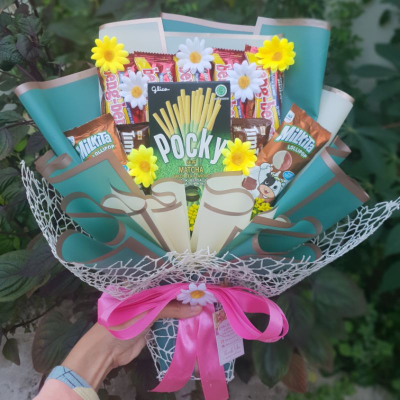 

Buket Snack +hiasan/buket ultah/buket wisuda/buket snack murah