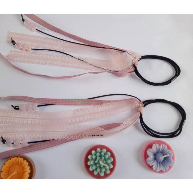 Ikat rambut tali renda love

Warna : 
Pink
Blue
Red
Grey
Navy

Cantik,elegan
