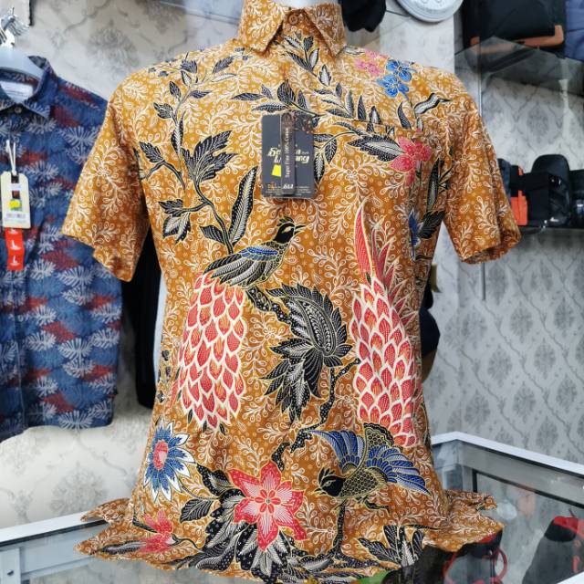 Baju batik pria lengan pendek Hassenda Semata Wayang