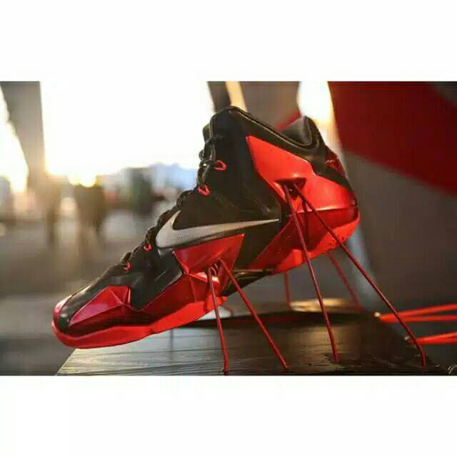 harga lebron 11