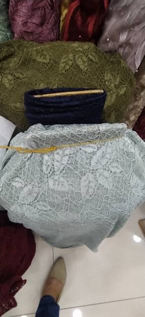 Brukat motif daun