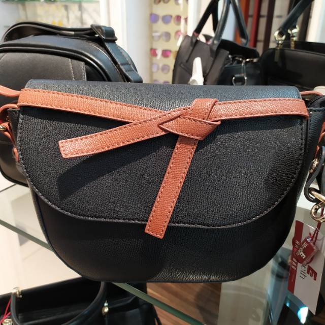 Tas Wanita Elizabeth