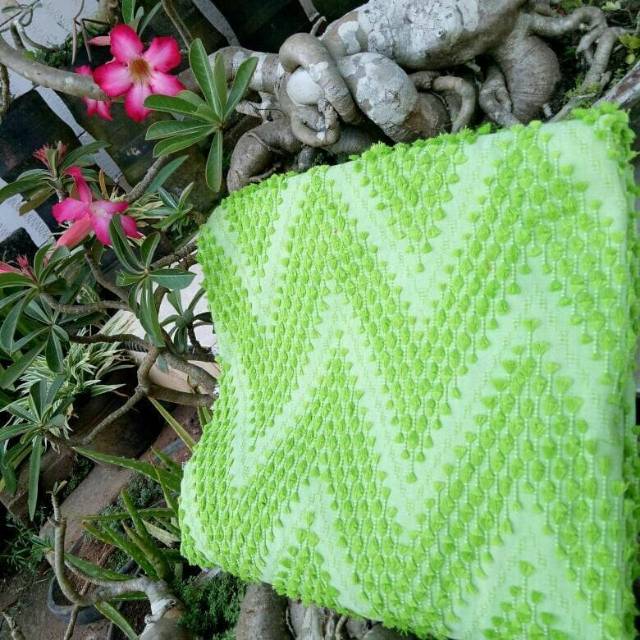 Kain tenun sutra bulu