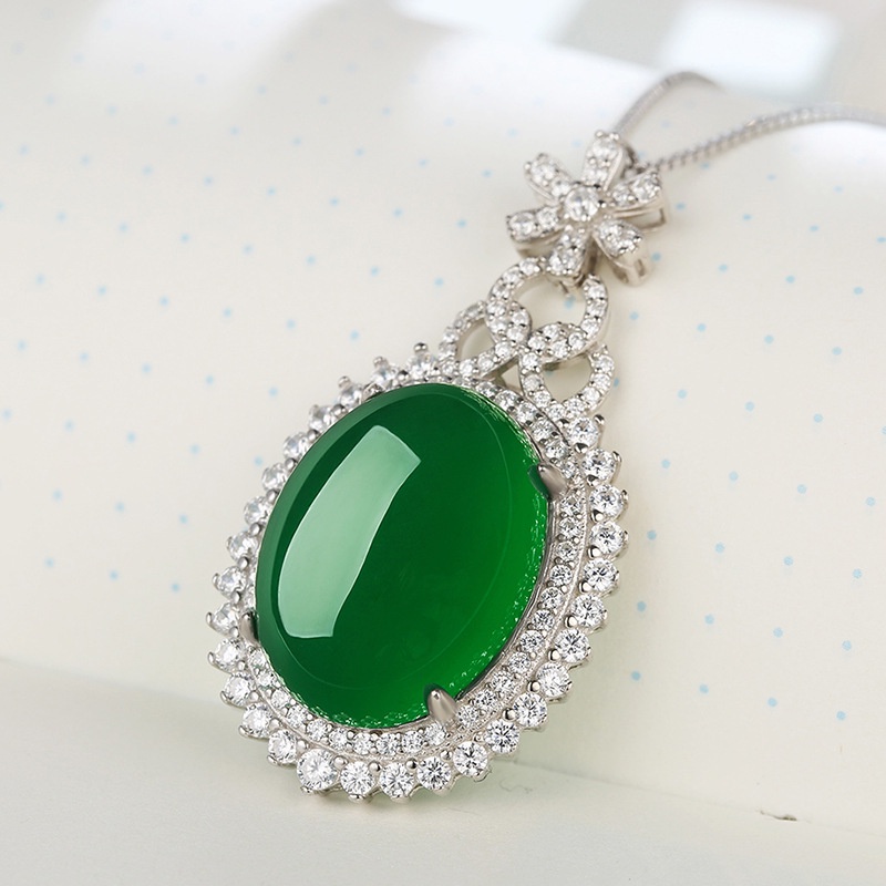 [Ready Stock]Fashion Silver Plated Necklace Inlaid with Emerald Full Diamond Pendant