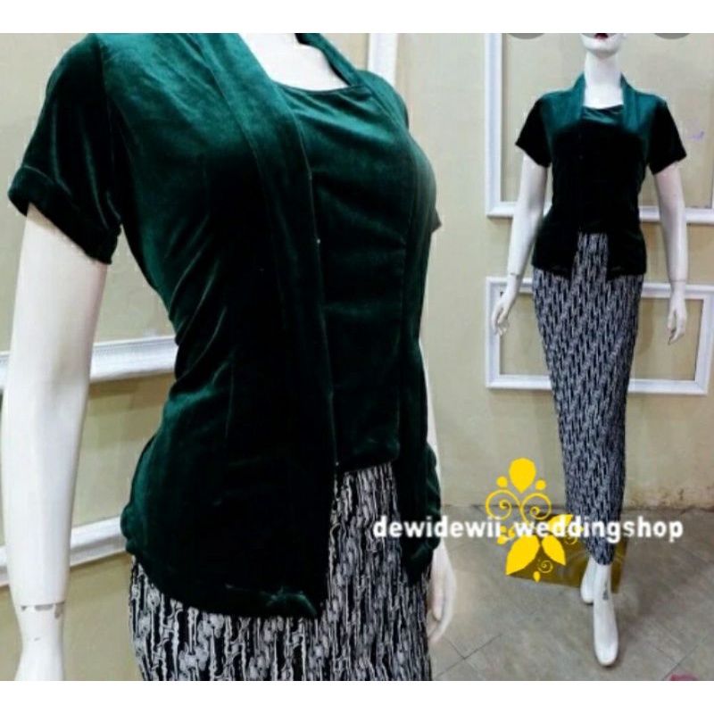 Set Kebaya + Rok (Kebaya Bludru Kutubaru lengan Pendek)