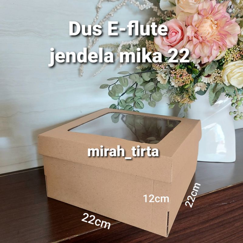 

Dus kotak box hampers jendela mika 22x22x12cm . dus mika. dus kotak coklat. dus cake . kardus cake. craft. die cut corrugated e flute . dos kraft . dus coklat