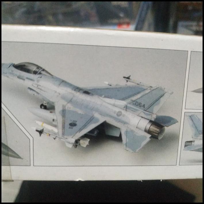 Pesawat Kf-16C Fighting Falcon 1/72 Model Kit Academy New Tool