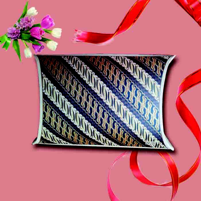 

Pillow Box Folding Gift Kado Pattern Motif Parang Coklat Handmade Hadiah Brown Murah Cheap Sell