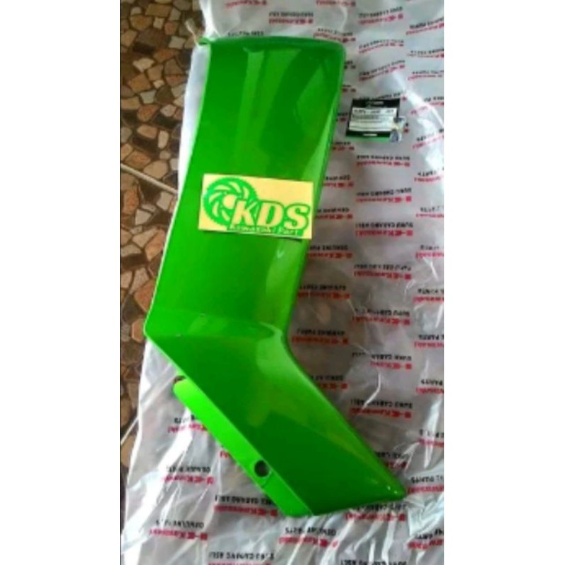 sayap luar kanan motor Kawasaki ZX 130