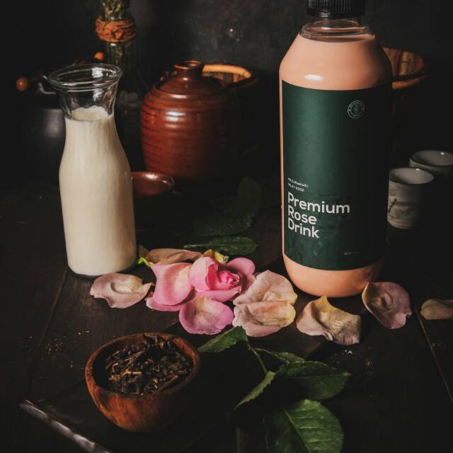 

Milky Rose, Teh Susu Mawar Botol 1L (Segar, Adem, Enak, Nikmat, Laris)