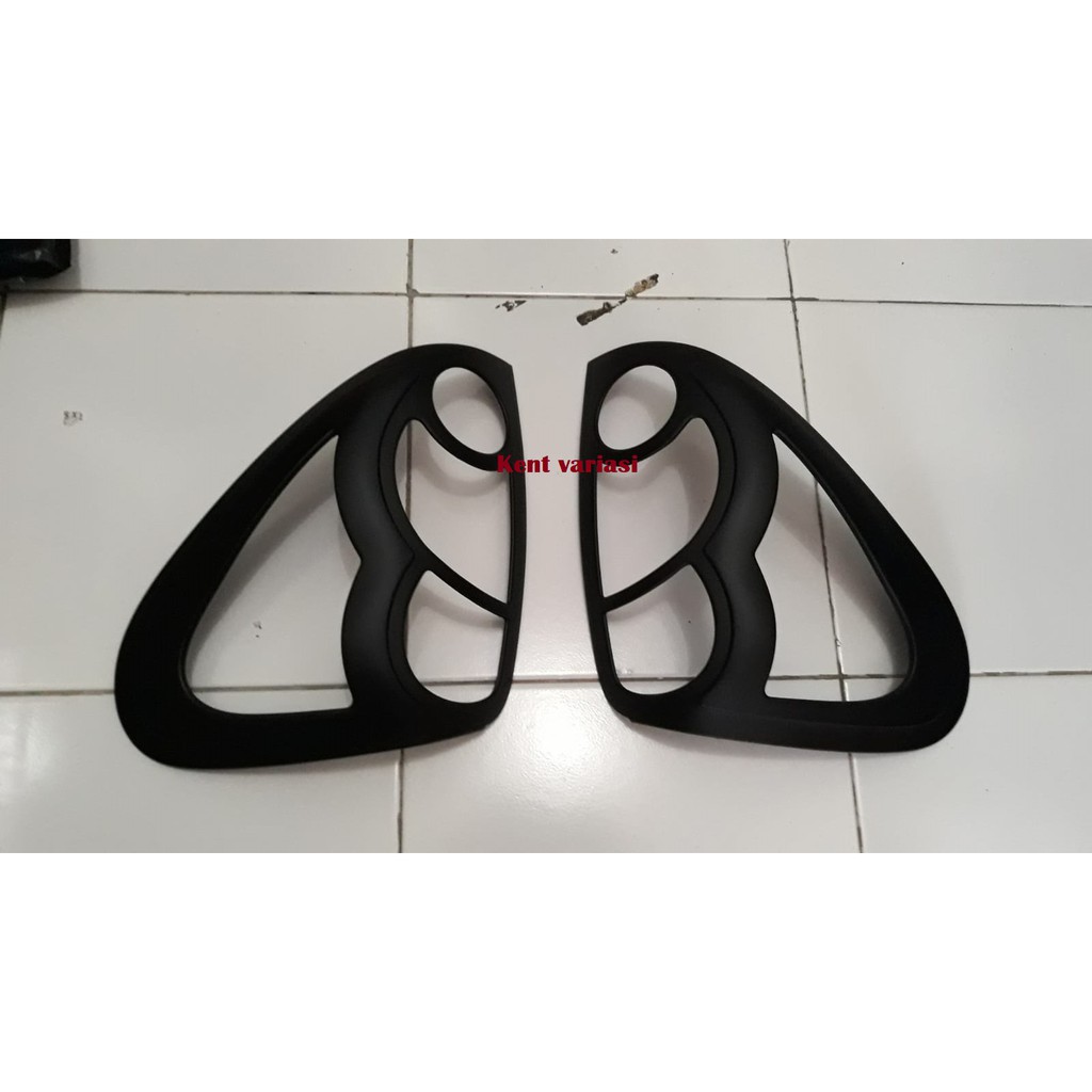 Garnish List Lampu Belakang TRITON Hitam