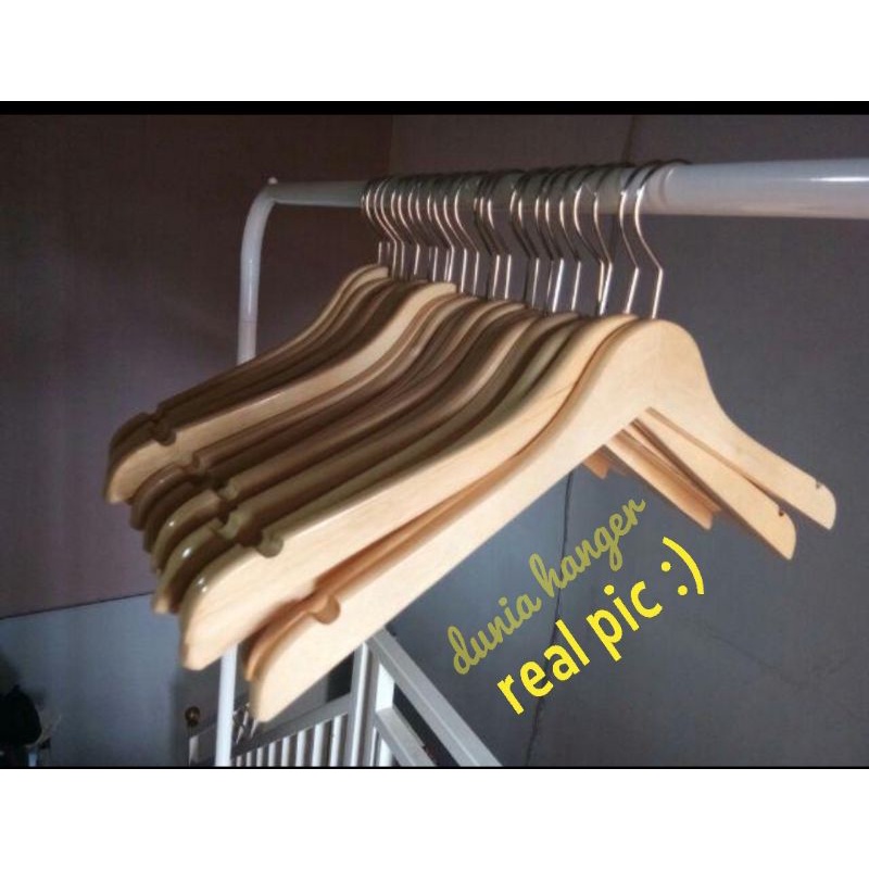 Hanger Kayu Dewasa SUPER PREMIUM ( Wood EDWARD ) Warna NATURAL HARGA 1 LUSIN