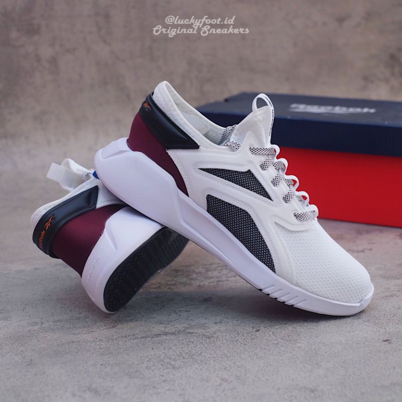Reebok Freestyle Motion LO Women White Black FU9435 BNIB