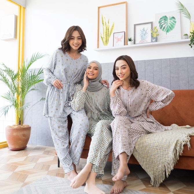 ONESET PAJAMAS WANITA GINGHAM SET FLOWER BAHAN RAYON BUSUI FRIENDLY BY FARAHMUM