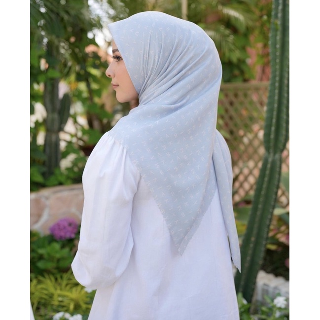 alphabet scarf wearing klamby