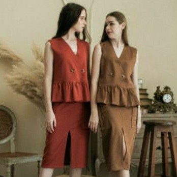 Maven Bianc Red Atasan Wanita Maven Bianc Merah New with tag