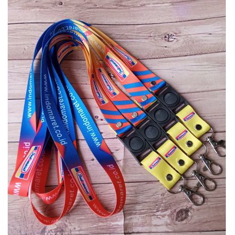 

TALI LANYARD ALFAMART COSTUM