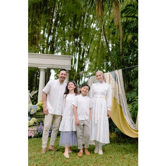 FAMILY SET BROKEN WHITE KAMILA WARDROBE RESELLER / BAJU COUPLE KELUARGA KAMILA WARDROBE