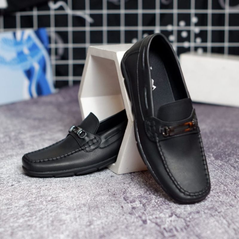 BEST PRODUK X SEPATU SLIP ON PRIA LOAFER BOI DEWASA  KULIT ASLI ORIGINAL CASUAL FORMAL SLIP ON PRIA KERJA KANTOR GURU PNS PESTA RESMI NYAMAN || SLIP ON PRIA PANSUS BERKUALITAS 2022