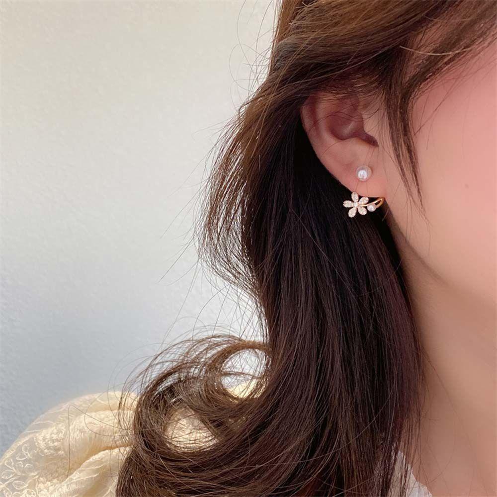 Anting Stud Desain Bunga Aksen Mutiara Dan Berlian Imitasi Untuk Wanita